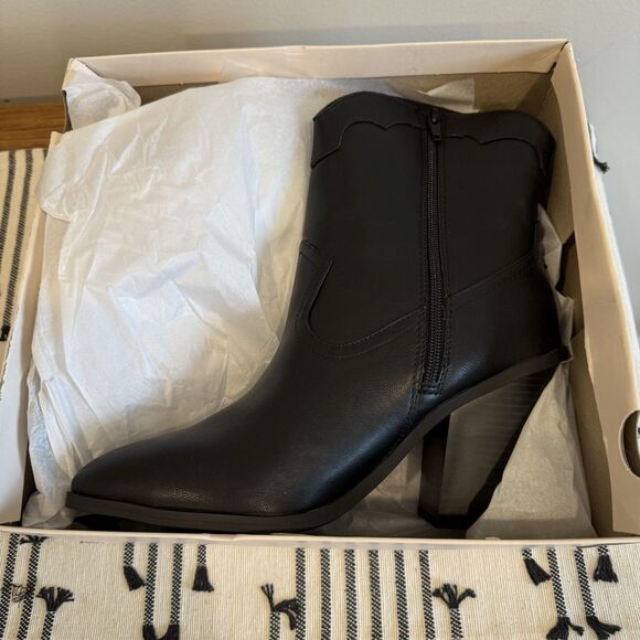 NIB Lauren Conrad Maxilla Black Western Ankle Boots Women's 9.5 Memory Foam Read - Picture 9 of 11